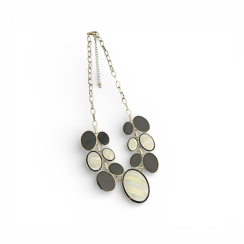Elegant Black and Silver Women's Necklace - Picture 3 of 3